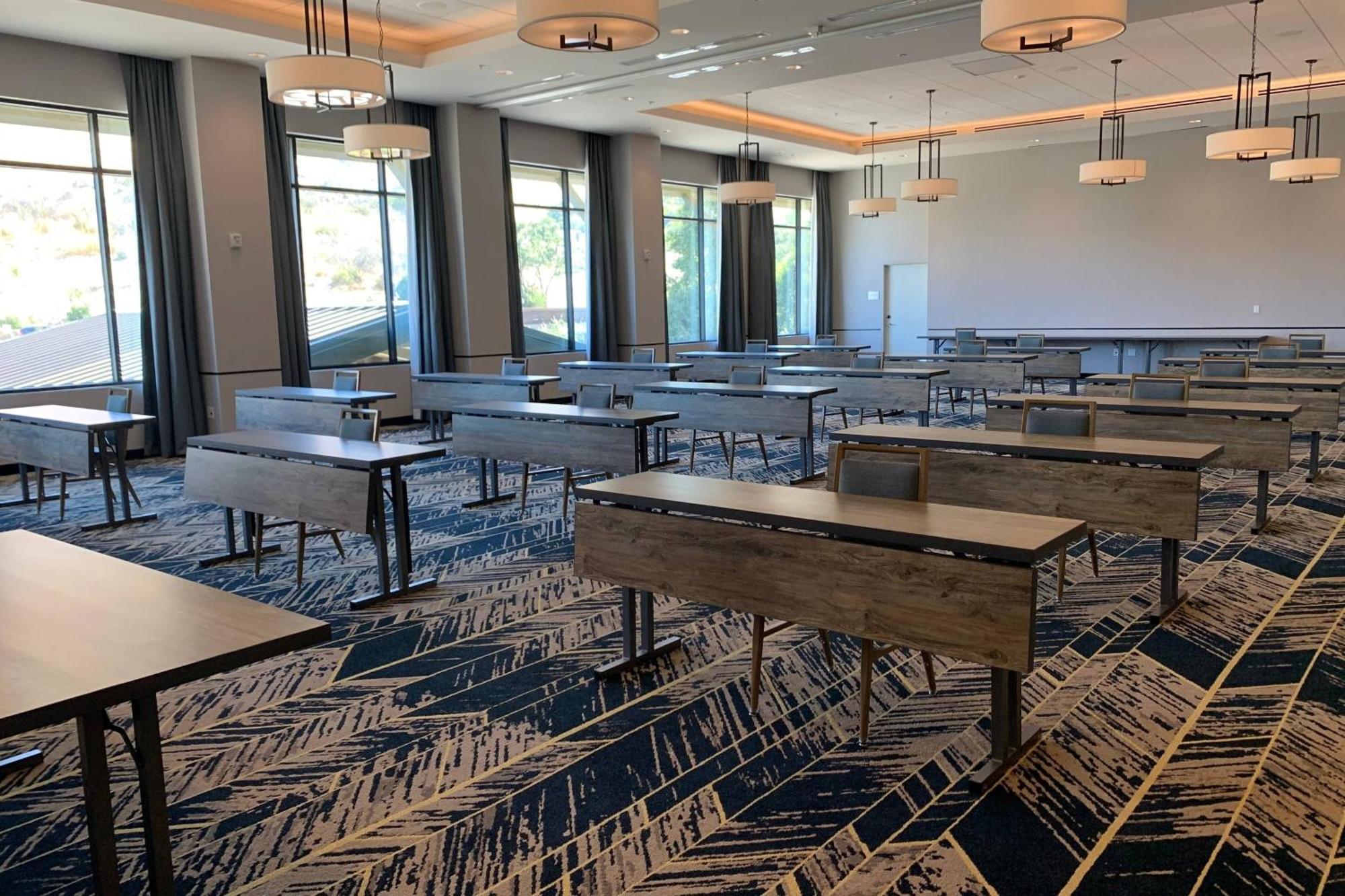 Courtyard By Marriott Thousand Oaks Agoura Hills Exterior photo