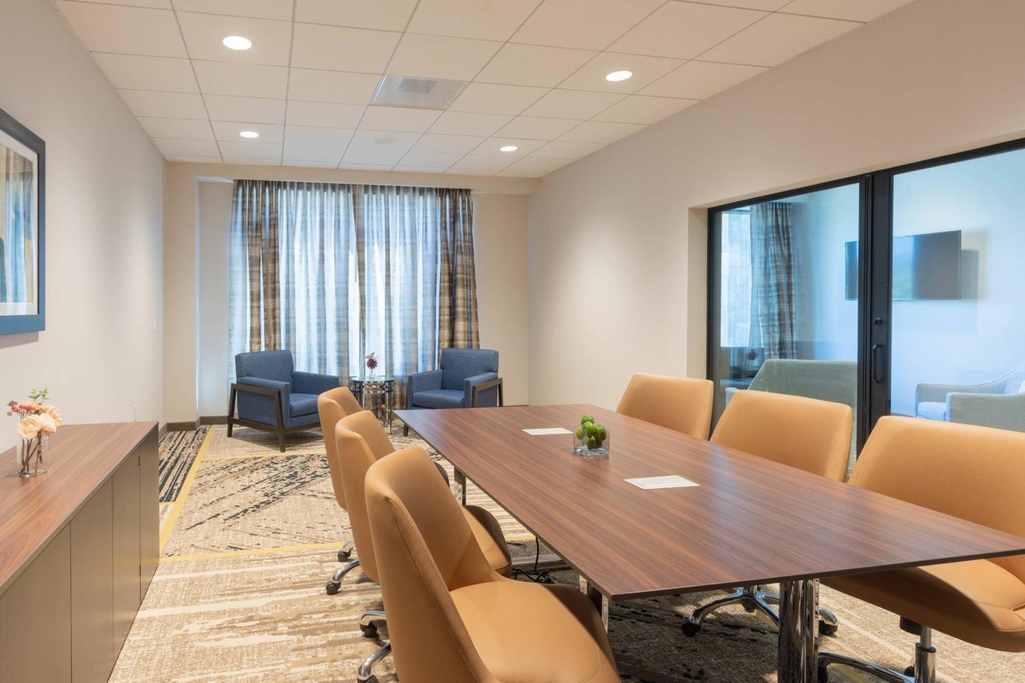 Courtyard By Marriott Thousand Oaks Agoura Hills Exterior photo