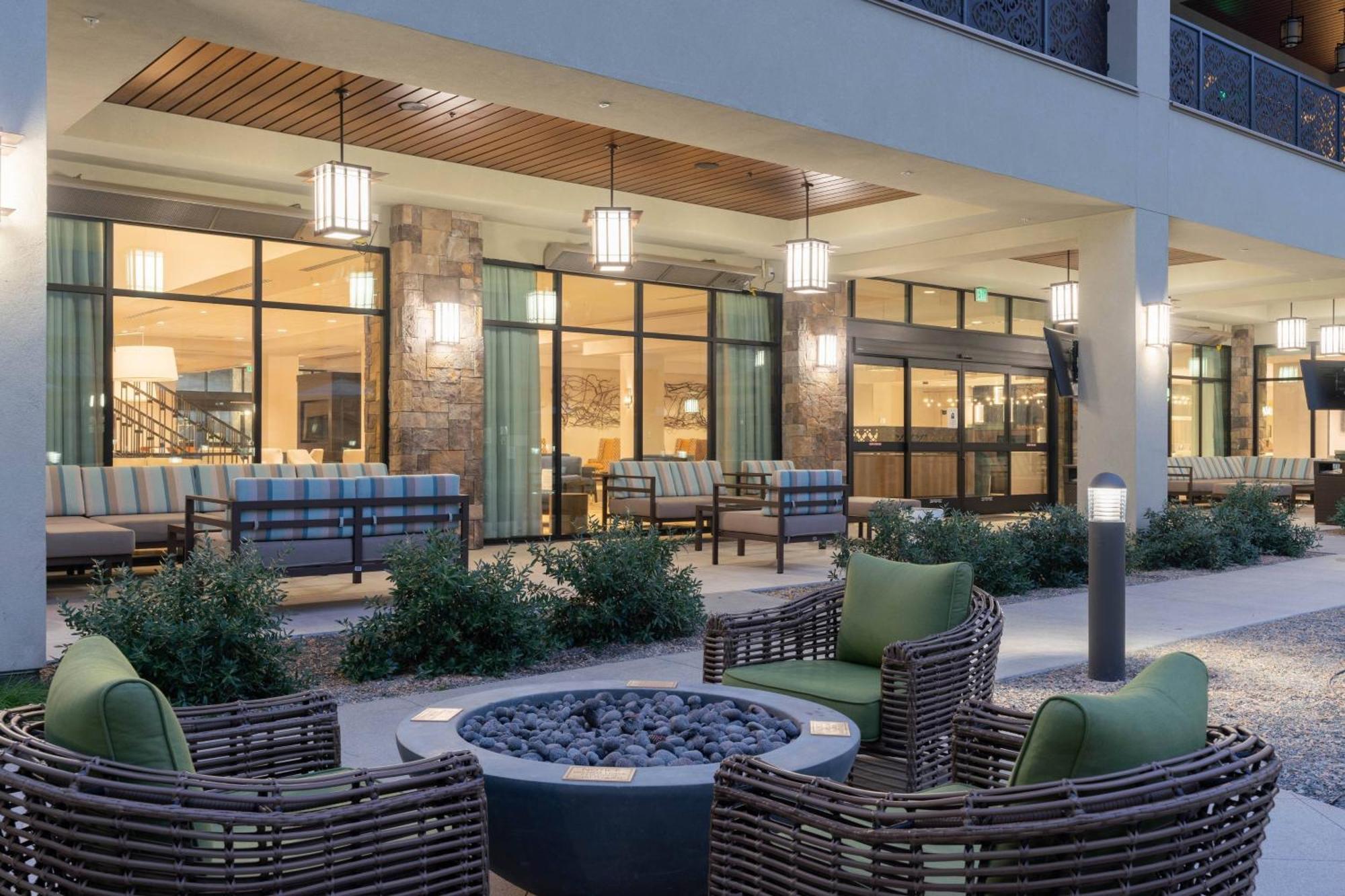 Courtyard By Marriott Thousand Oaks Agoura Hills Exterior photo