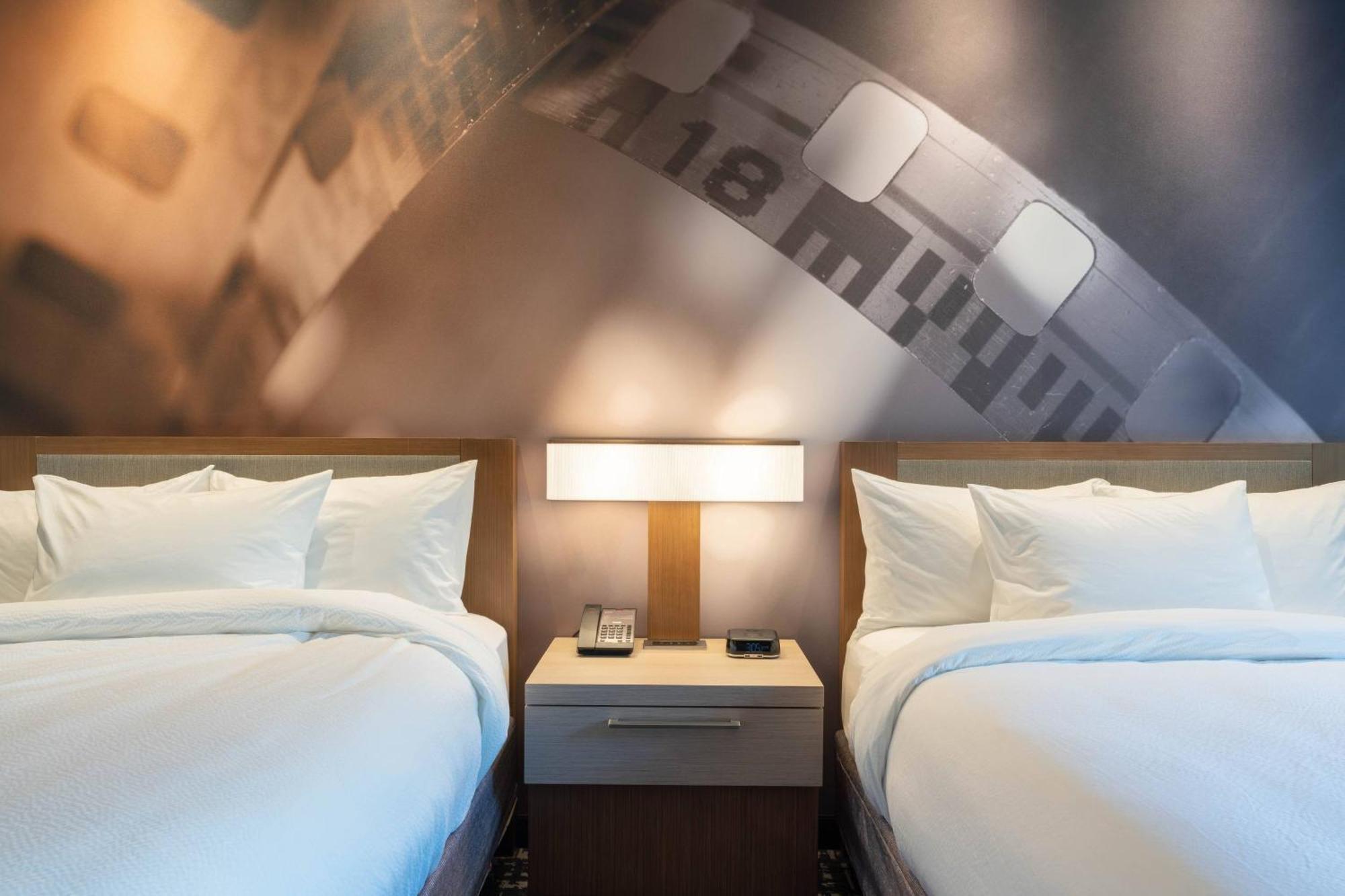 Courtyard By Marriott Thousand Oaks Agoura Hills Exterior photo